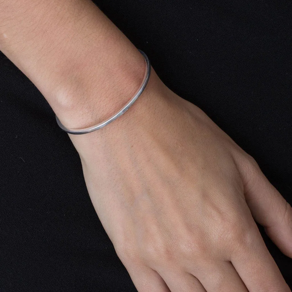 B 419 - Slim Round Bracelet