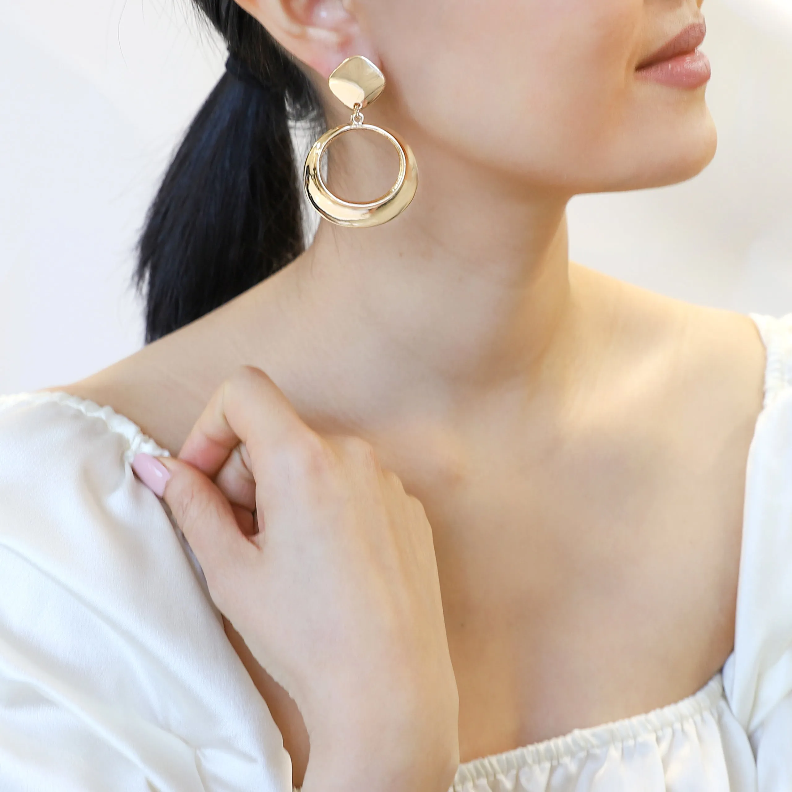 Curved Geometric Clip-on Earrings - Gold