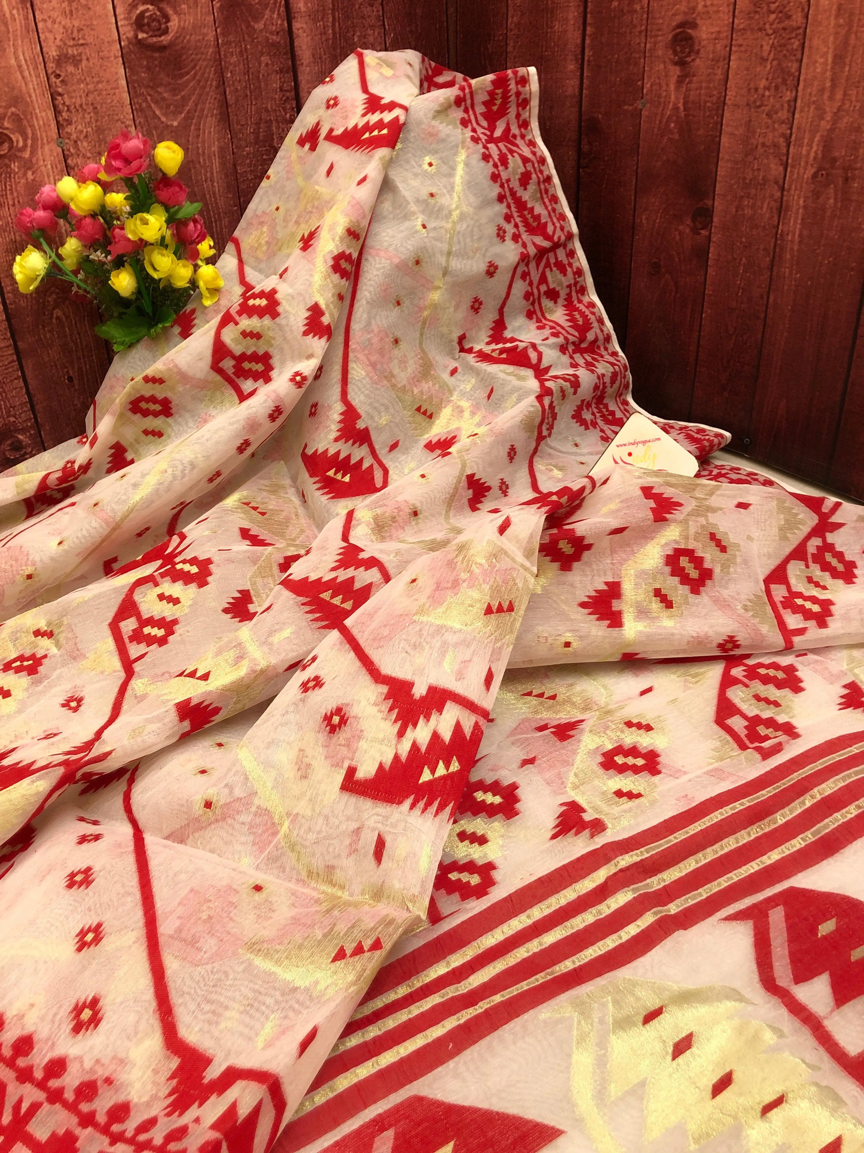 White & Red Color Jamdani Saree with Contrast Blouse Piece